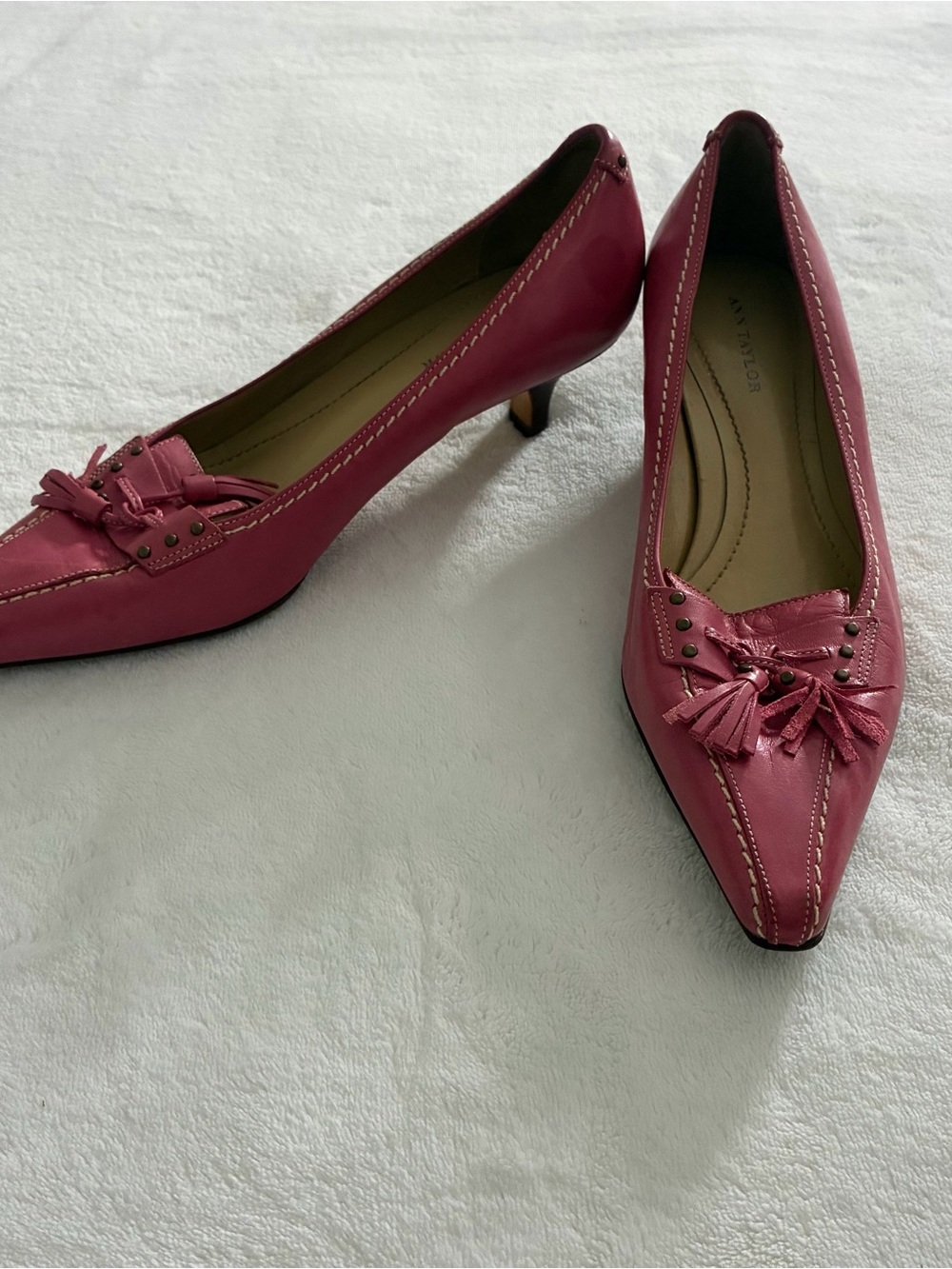 Ann Taylor Vintage Pink Kitten Heels - Picture 3 of 6